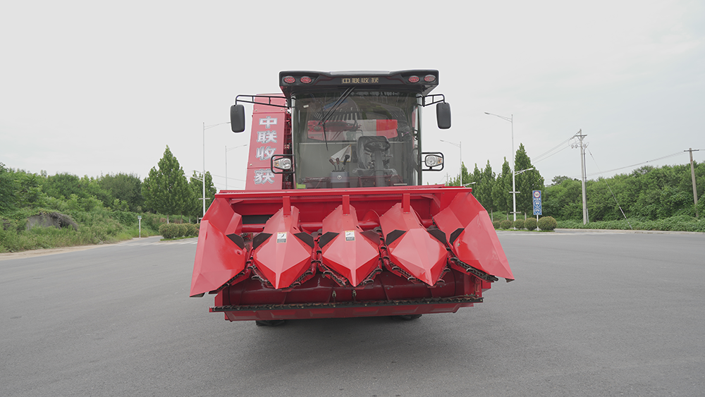 凯发娱乐4YZJ-4型自走式玉米穗茎收获机